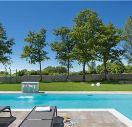 5 bedroom villa with pool near Pula, sleeps 10-12